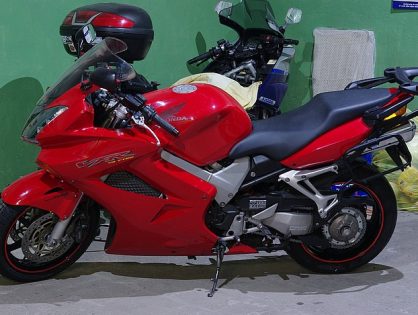 Honda VFR 800 VTEC Arka